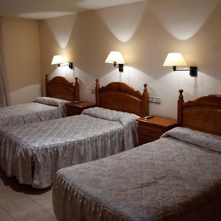 Hostal Nicolas เมดีนาเชลี ห้อง รูปภาพ