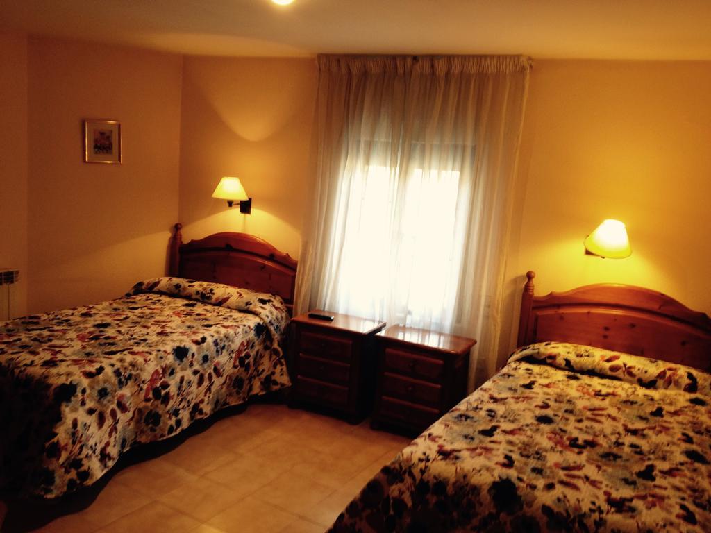 Hostal Nicolas เมดีนาเชลี ห้อง รูปภาพ